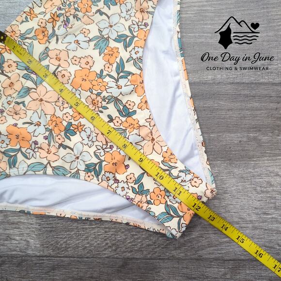 Cupshe Cross Front High Cut Bikini Swimsuit Size M - Picture 6 of 6